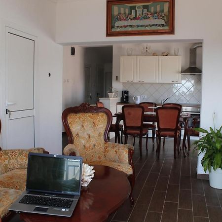 Nikola Leko Guest House ฮวาร์ ภายนอก รูปภาพ