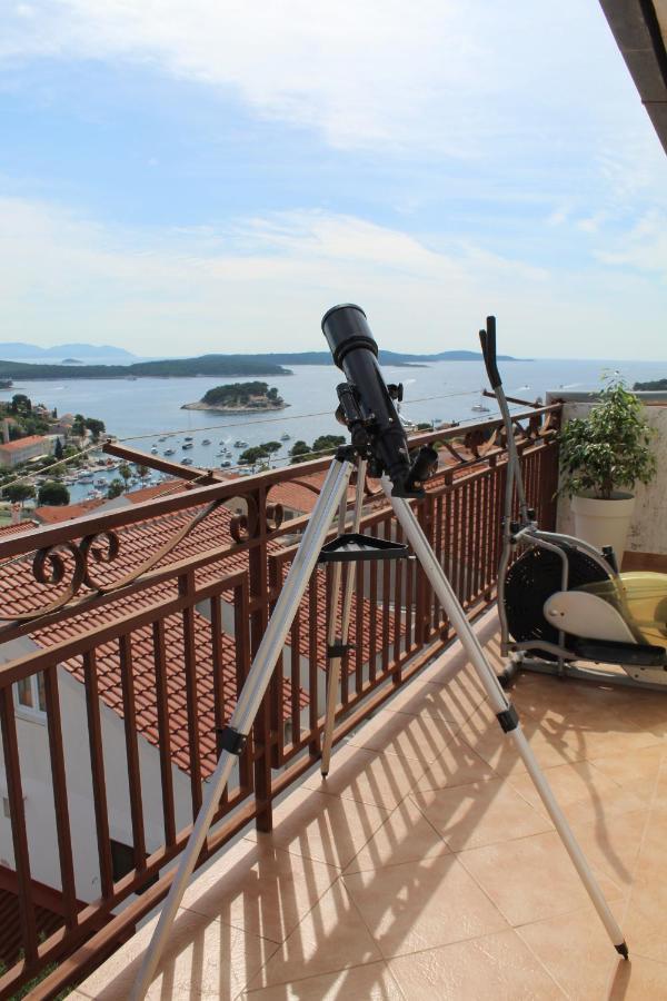 Nikola Leko Guest House ฮวาร์ ภายนอก รูปภาพ