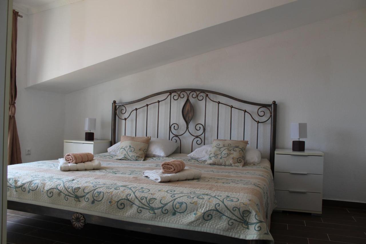 Nikola Leko Guest House ฮวาร์ ภายนอก รูปภาพ