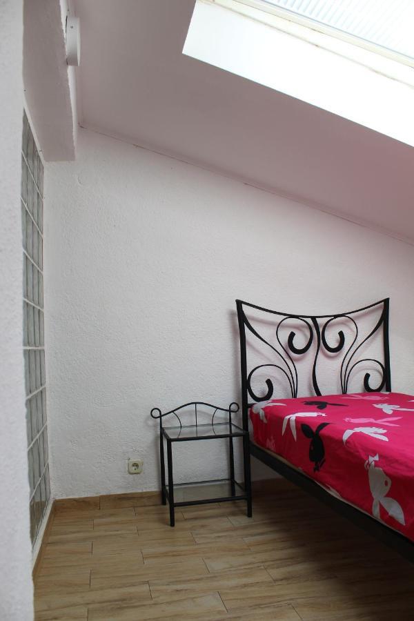 Nikola Leko Guest House ฮวาร์ ภายนอก รูปภาพ