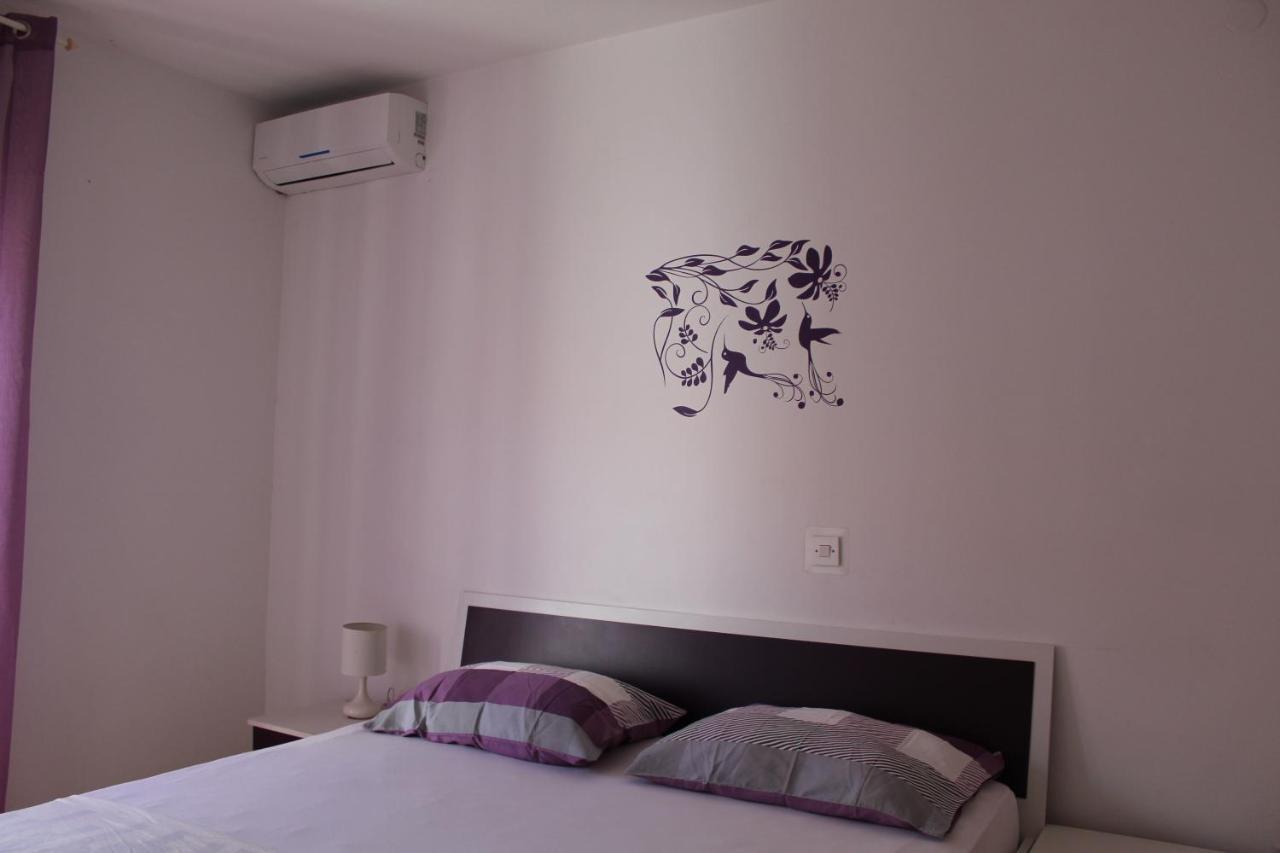 Nikola Leko Guest House ฮวาร์ ภายนอก รูปภาพ