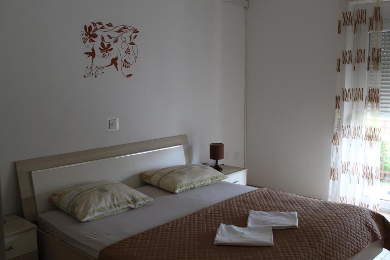 Nikola Leko Guest House ฮวาร์ ภายนอก รูปภาพ