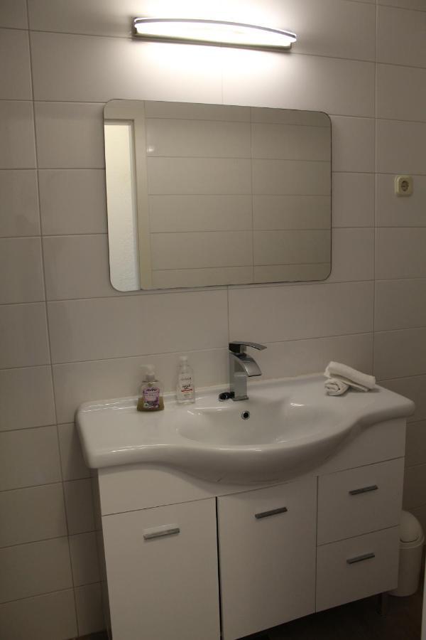 Nikola Leko Guest House ฮวาร์ ภายนอก รูปภาพ