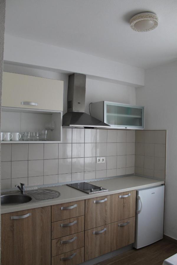Nikola Leko Guest House ฮวาร์ ภายนอก รูปภาพ