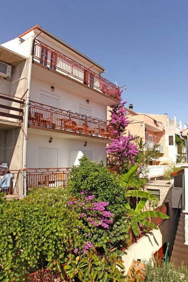 Nikola Leko Guest House ฮวาร์ ภายนอก รูปภาพ